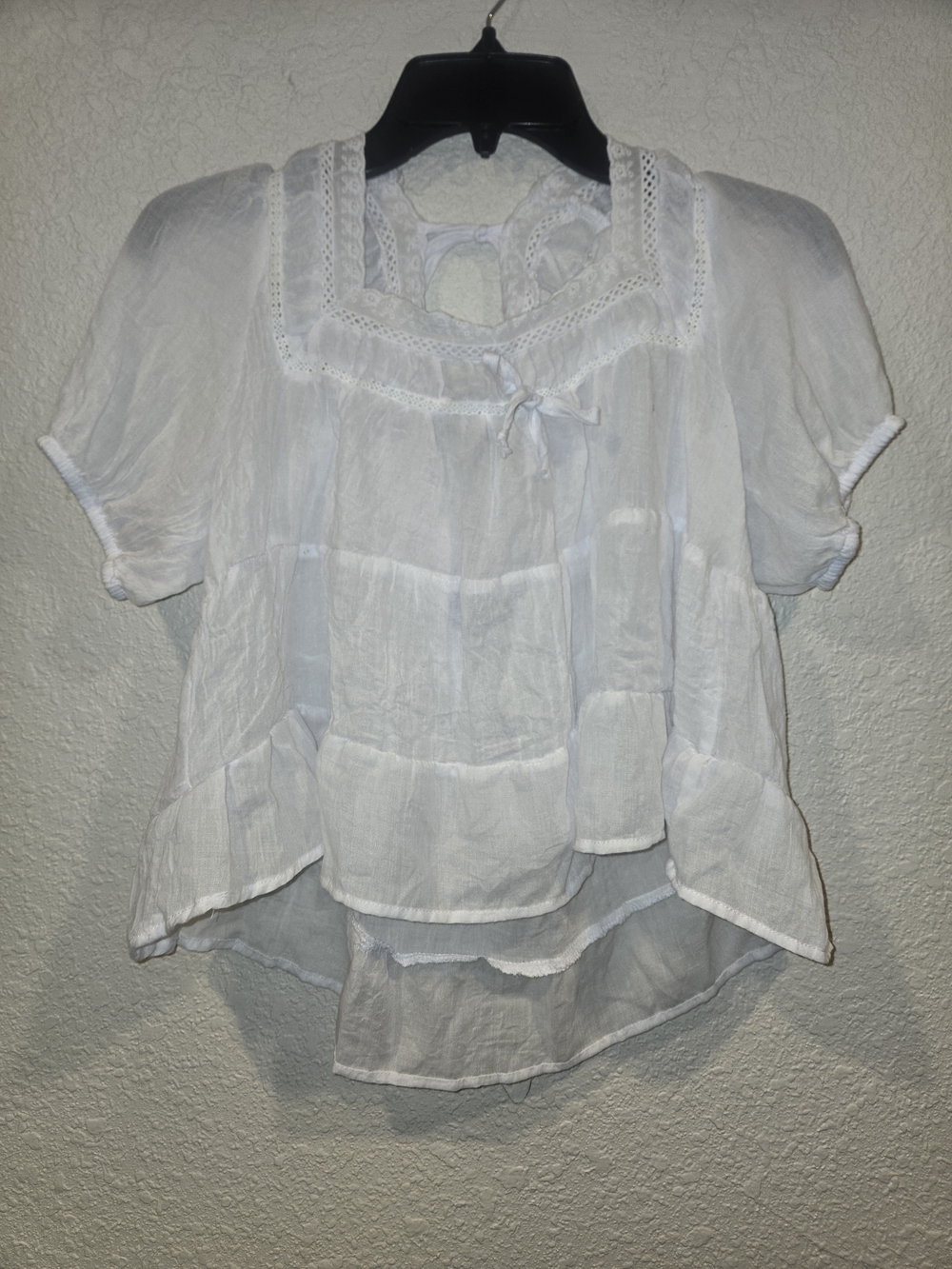 Lotus & Lavendar Size M Lightweight White Lace-Trim Peasant Top